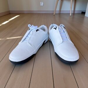 LGND Women’s White Low-Top Sneakers Minimalist Black Accent Sole NEW Sz 10